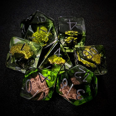 Wolf in Clear & Green Resin - 7pcs RPG Full Dice Set
